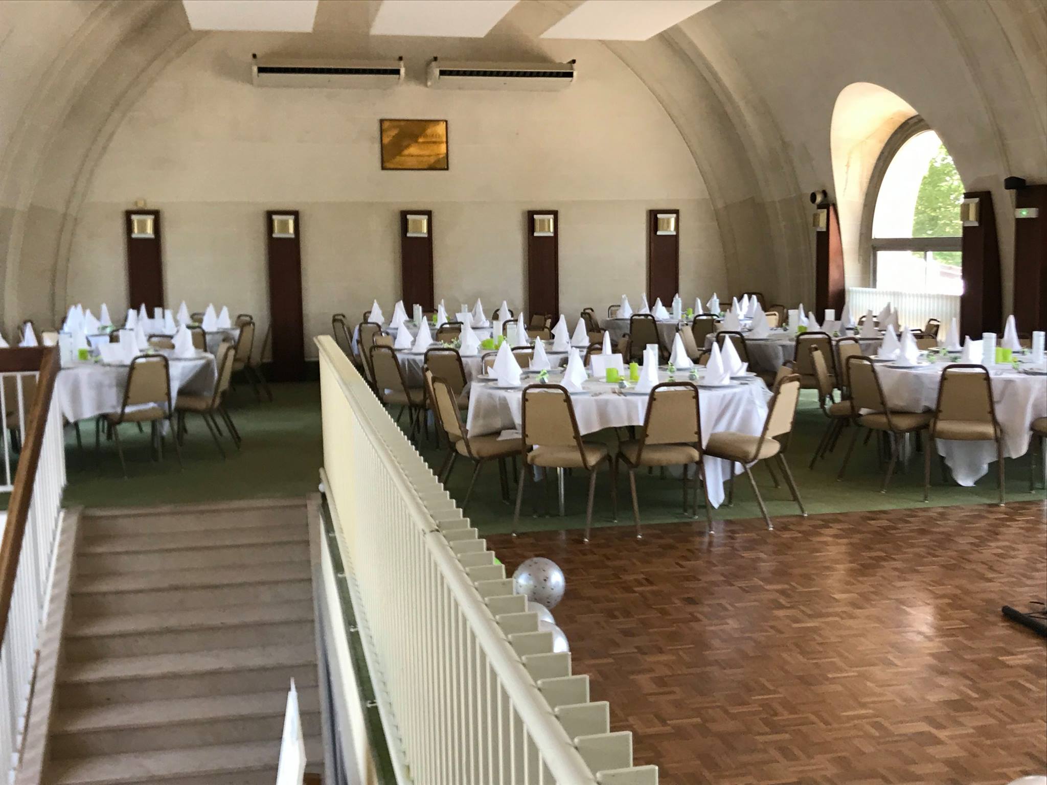 salle aménagée pour mariage